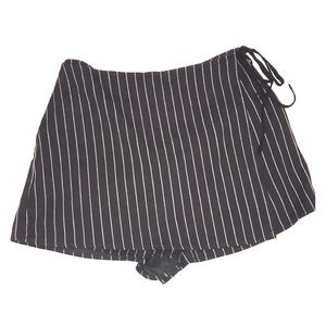 Black and white skort